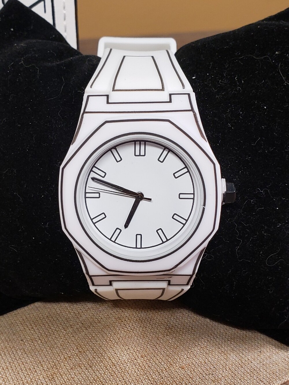 White Cartoon-Style Clutch / Crossbody Bag w/ Chain Strap & Matching Watch NWT! - Picture 3 of 9